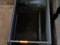 2 grote metalen bakken - afbeelding 2 van  2