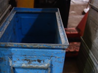 2 grote metalen bakken - afbeelding 2 van  3