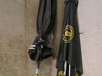 2 grote parasols - afbeelding 1 van  3