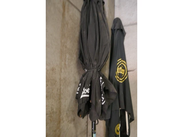 2 grote parasols - afbeelding 2 van  3
