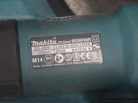 2 haakse slijptollen makita w.o. 9558hnr, werking niet gekend - afbeelding 2 van  2