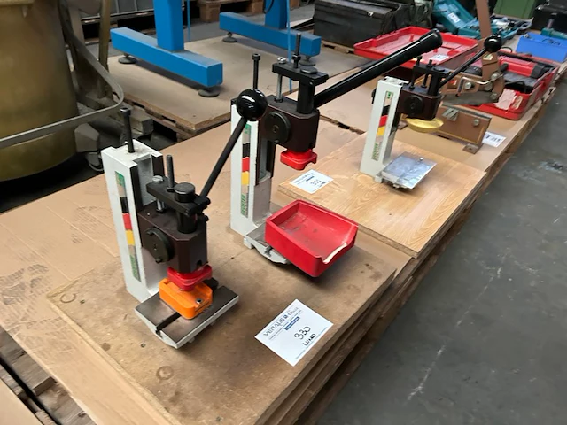 2 handmatige persmachines - afbeelding 1 van  3