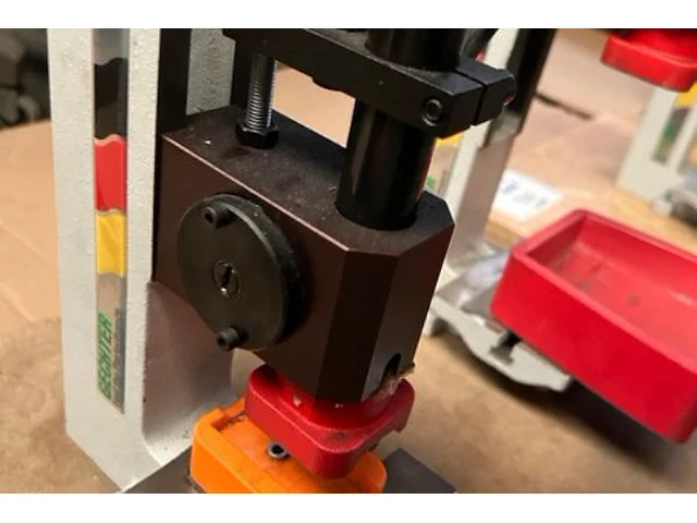 2 handmatige persmachines - afbeelding 2 van  3