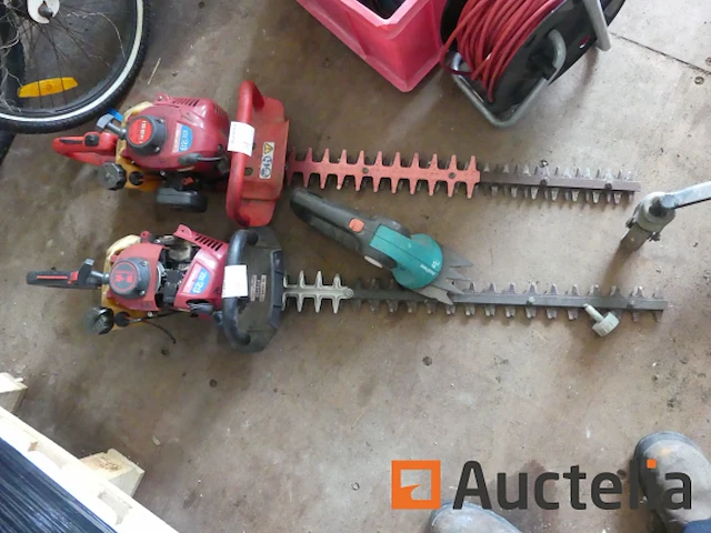 2 heggenscharen + 1 trimmer - afbeelding 1 van  13