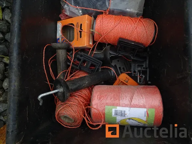 2 hek elektrificatoren, tape 200 m, staken, isolatoren, - afbeelding 3 van  17