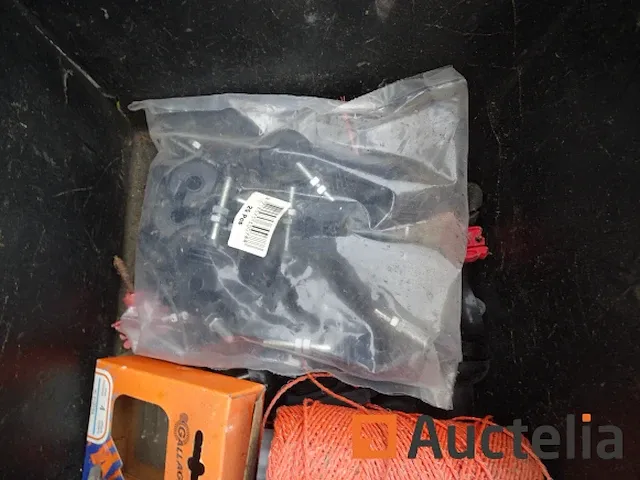 2 hek elektrificatoren, tape 200 m, staken, isolatoren, - afbeelding 9 van  17