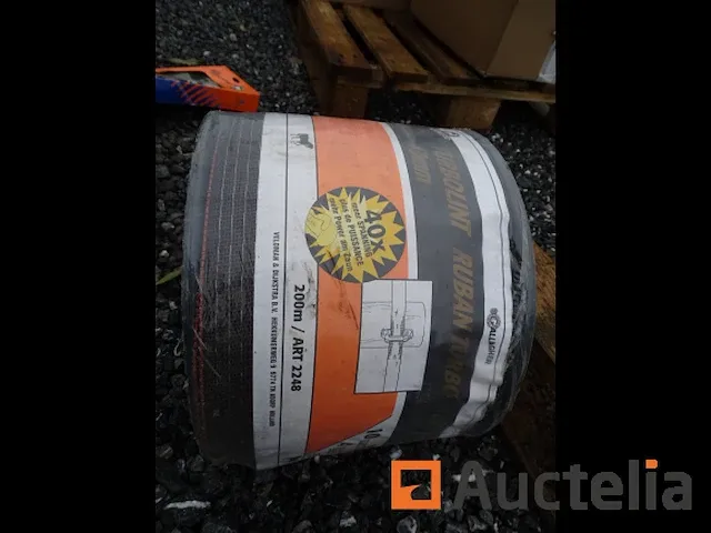 2 hek elektrificatoren, tape 200 m, staken, isolatoren, - afbeelding 1 van  17