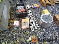 2 hek elektrificatoren, tape 200 m, staken, isolatoren, - afbeelding 13 van  17