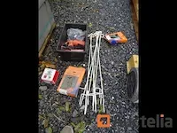 2 hek elektrificatoren, tape 200 m, staken, isolatoren, - afbeelding 15 van  17