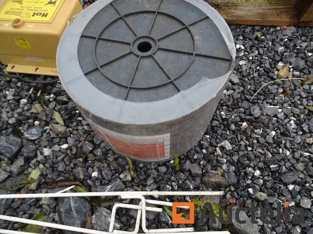 2 hek elektrificatoren, tape 200 m, staken, isolatoren, - afbeelding 16 van  17