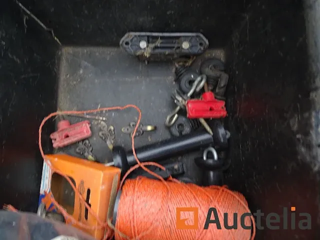 2 hek elektrificatoren, tape 200 m, staken, isolatoren, - afbeelding 17 van  17