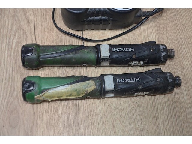 2 hitachi accu schroefmachines db3dl2 met 2 laders en 2 accu (b402) - afbeelding 4 van  5