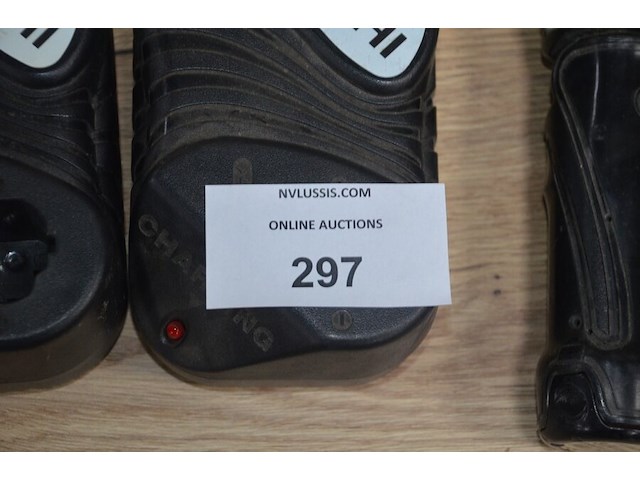 2 hitachi accu schroefmachines db3dl2 met 2 laders en 2 accu (b402) - afbeelding 2 van  5