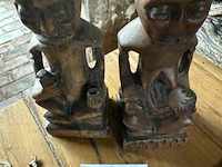 2 houten beeldjes - afbeelding 1 van  2