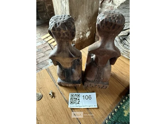 2 houten beeldjes - afbeelding 2 van  2