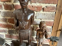 2 houten beeldjes - afbeelding 1 van  2