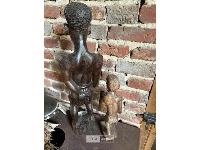 2 houten beeldjes - afbeelding 2 van  2