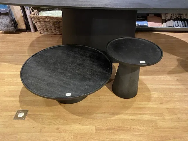 2 houten bijzettafels - afbeelding 1 van  5