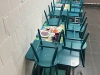 2 houten kindertafels en 8 stoelen - afbeelding 1 van  5