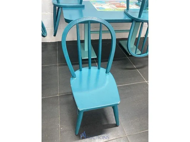 2 houten kindertafels en 8 stoelen - afbeelding 4 van  5