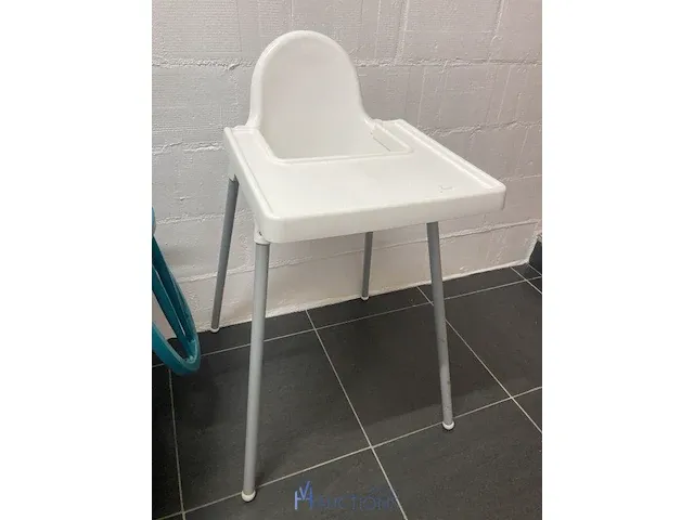 2 houten kindertafels en 8 stoelen - afbeelding 5 van  5