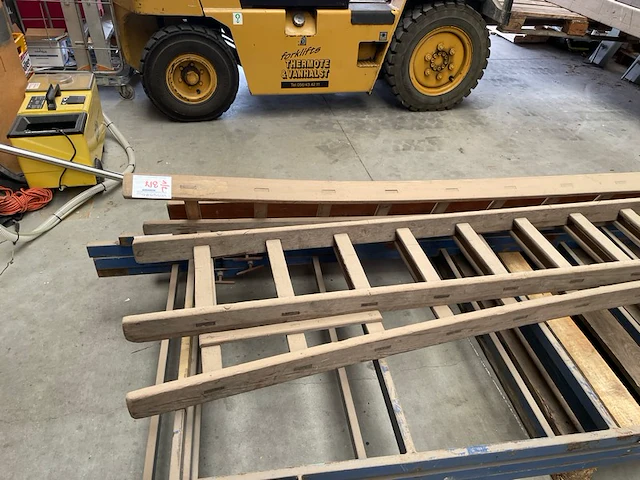 2 houten ladders - afbeelding 1 van  3