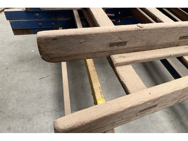 2 houten ladders - afbeelding 2 van  3