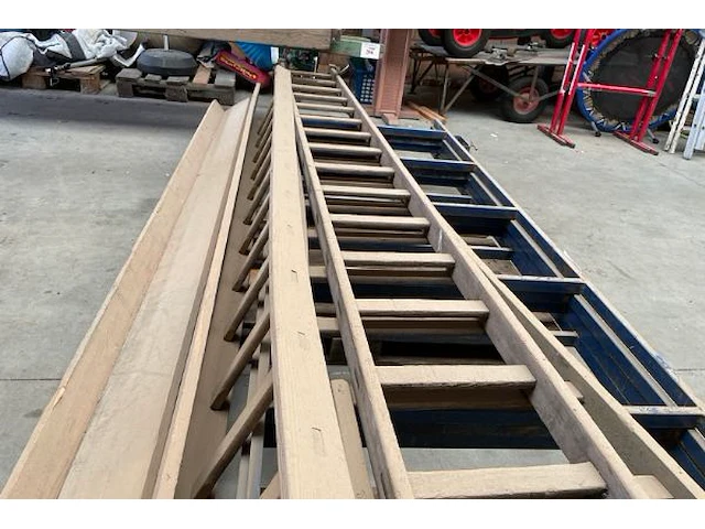2 houten ladders - afbeelding 3 van  3