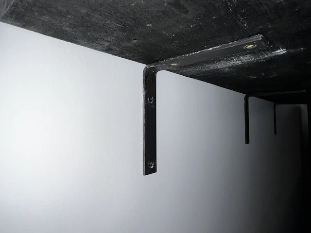 2 houten muurschabben - afbeelding 3 van  3