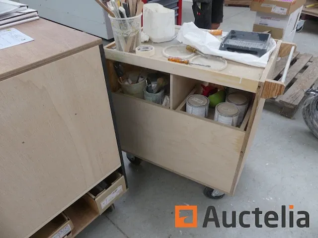 2 houten roltafels op wielen - afbeelding 4 van  6