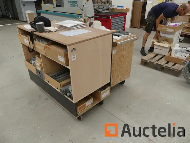 2 houten roltafels op wielen - afbeelding 6 van  6