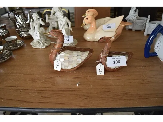 2 houten siereendjes - afbeelding 1 van  5