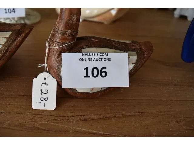 2 houten siereendjes - afbeelding 2 van  5