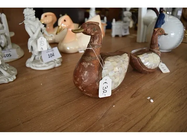 2 houten siereendjes - afbeelding 4 van  5