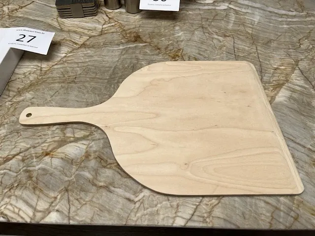 2 houten snijplanken en pizzaschep - afbeelding 2 van  10