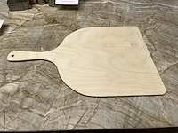 2 houten snijplanken en pizzaschep - afbeelding 9 van  10