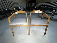 2 houten stoelen - afbeelding 1 van  8