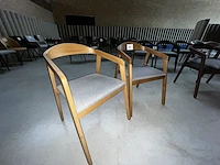 2 houten stoelen - afbeelding 2 van  8