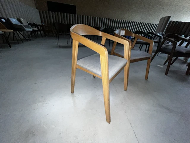 2 houten stoelen - afbeelding 3 van  8