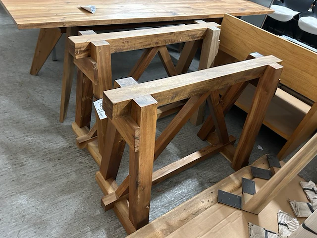 2 houten tafelpoten - afbeelding 1 van  4