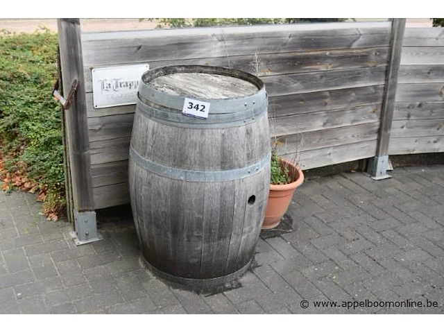 2 houten tonnen - afbeelding 1 van  2