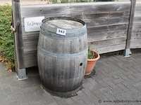 2 houten tonnen - afbeelding 1 van  2