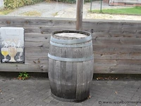 2 houten tonnen - afbeelding 2 van  2