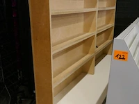 2 houten winkelrekken - afbeelding 3 van  5