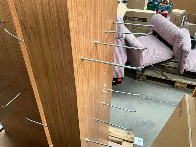 2 houten winkelzuilen polar star met haken - afbeelding 2 van  10