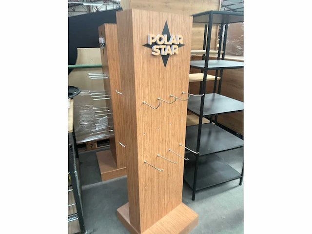 2 houten winkelzuilen polar star met haken - afbeelding 3 van  10