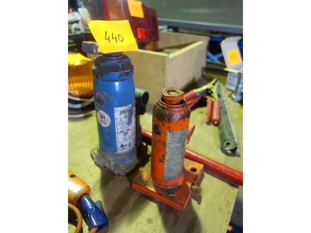 2 hydraulische krikken - afbeelding 1 van  1