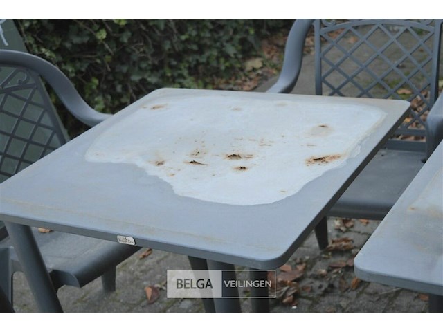 2 ijzeren tafeltjes + 5 stoelen bois le duc - afbeelding 4 van  6