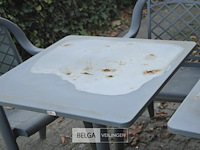 2 ijzeren tafeltjes + 5 stoelen bois le duc - afbeelding 4 van  6