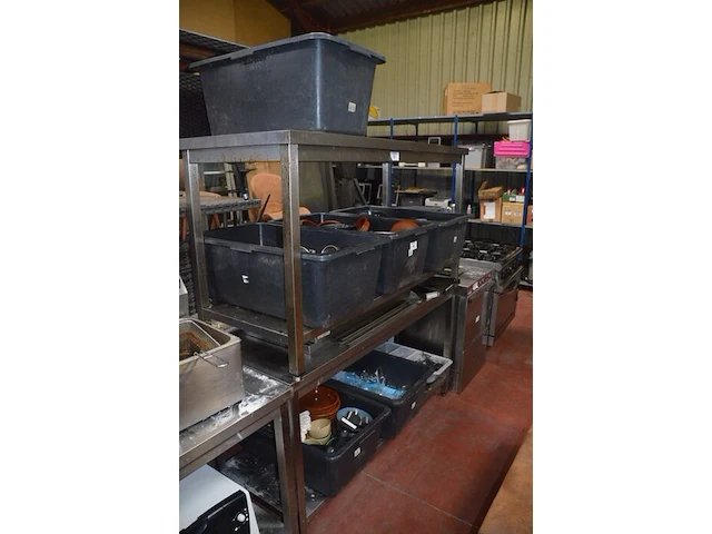 2 inox leggers, 2 inox werktafels 1,60 m (20,23) - afbeelding 1 van  5